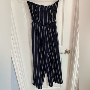 Navy pinstripe strapless midi jumpsuit.Wide leg.Loose fit.Belt included. Size S.
